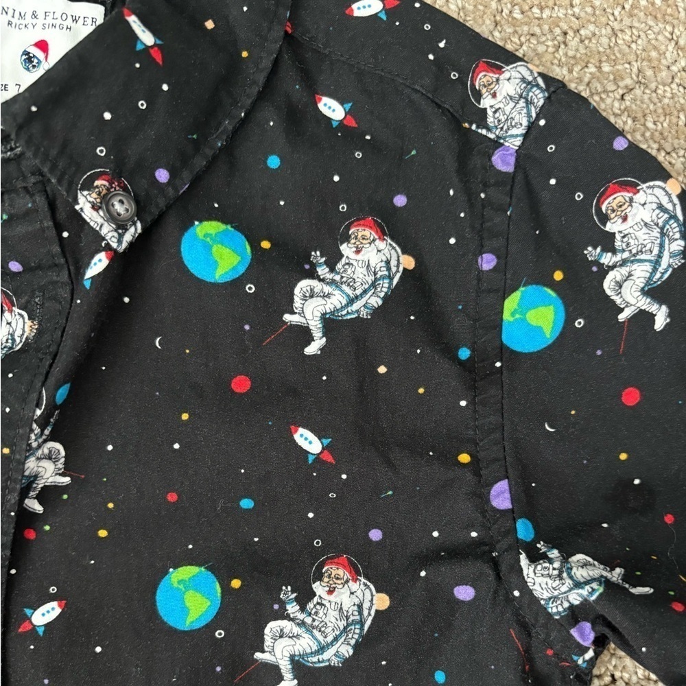 Santa Kids Shirt, Denim & Flower. Kids size 7. - Picture 3 of 4